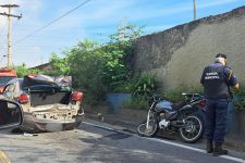 motociclista-fica-ferido-ao-bater-na-traseira-de-carro-em-volta-redonda