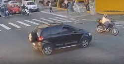 video:-motociclista-avanca-em-sinal-vermelho-e-e-atingido-por-carro-em-volta-redonda