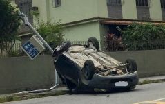 camera-flagra-batida-entre-dois-carros-em-cruzamento-no-bairro-vila-mury,-em-volta-redonda