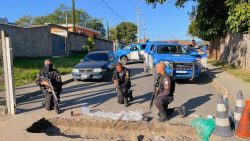 traficantes-tentam-montar-barreira-em-rua-e-trocam-tiros-com-policiais-militares-em-resende