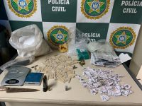 confronto-entre-policiais-e-suspeitos-de-envolvimento-com-o-trafico-termina-com-drogas-apreendidas-em-volta-redonda