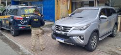 prf-recupera-carro-roubado-e-homem-e-preso-por-receptacao-em-volta-redonda