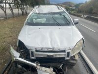 motorista-fica-ferido-apos-carro-capotar-na-via-dutra,-em-barra-mansa