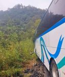 onibus-de-excursao-bate-na-mureta-e-deixa-17-pessoas-feridas-na-rj-125,-em-miguel-pereira