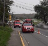 carro-capota-e-deixa-feridos-na-br-393,-em-barra-mansa