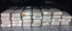 quase-30-kg-de-cocaina-sao-encontrados-em-fundo-falso-de-carro-em-angra-dos-reis