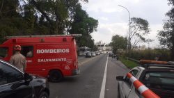 motociclista-fica-ferido-em-batida-com-carro-na-lucio-meira,-em-volta-redonda