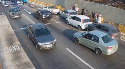 engavetamento-envolvendo-quatro-carros-deixa-dois-feridos-em-volta-redonda