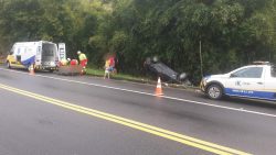 motorista-fica-ferido-apos-capotar-com-carro-na-lucio-meira,-em-barra-do-pirai