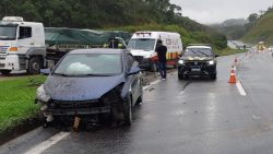 motorista-de-carro-perde-o-controle-da-direcao-e-deixa-duas-feridas-na-via-dutra,-em-pirai