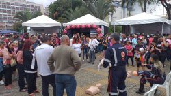 projeto-da-tv-rio-sul-pelo-outubro-rosa-leva-informacao-e-diversao-a-volta-redonda;-veja-fotos