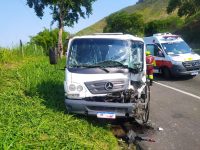 acidente-entre-caminhoes-na-via-dutra,-em-barra-mansa,-deixa-vitima-em-estado-grave