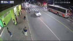 video:-mulher-sofre-fratura-exposta-na-perna-ao-ser-atropelada-por-moto-em-volta-redonda