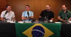 pf-fez-buscas-contra-carlos-em-casa-onde-bolsonaro-fez-live;-ex-presidente-e-filhos-deixaram-o-local-de-barco