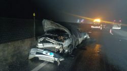 motorista-morre-apos-carro-capotar-na-via-dutra,-em-pirai