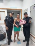 policiais-militares-salvam-bebe-de-2-meses-engasgado-com-leite-em-tres-rios