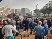 moradores-protestam-contra-‘po-preto’-da-csn-em-volta-redonda