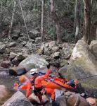 homem-e-resgatado-por-helicoptero-apos-acidente-em-cachoeira-de-angra-dos-reis