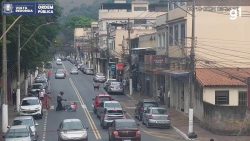 video:-mulher-e-atropelada-por-mototaxista-em-faixa-de-pedestre-em-volta-redonda