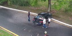 motorista-de-carro-arranca-dedo-de-motociclista-com-facao-apos-acidente-no-rj